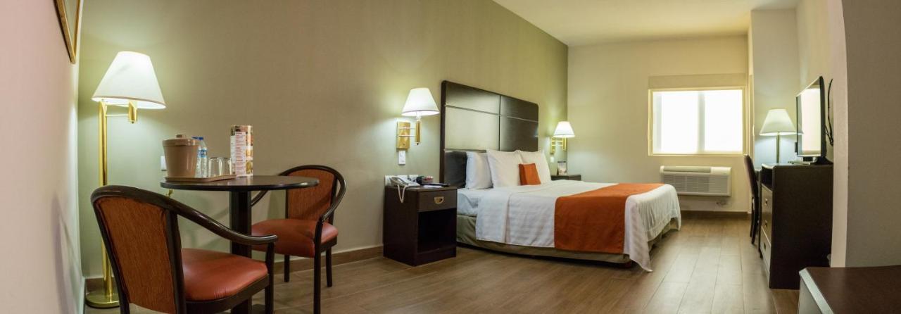 Hotel Plaza Calzada Monterrey Exterior foto